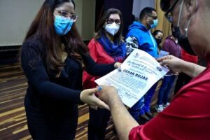 Municipio de Caracas condecoró a escritoras y escritores