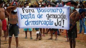 Denuncian a Bolsonaro por genocidio de indígenas