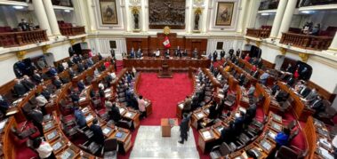 Respuesta y crisis: Congreso de Perú destituye a Castillo
