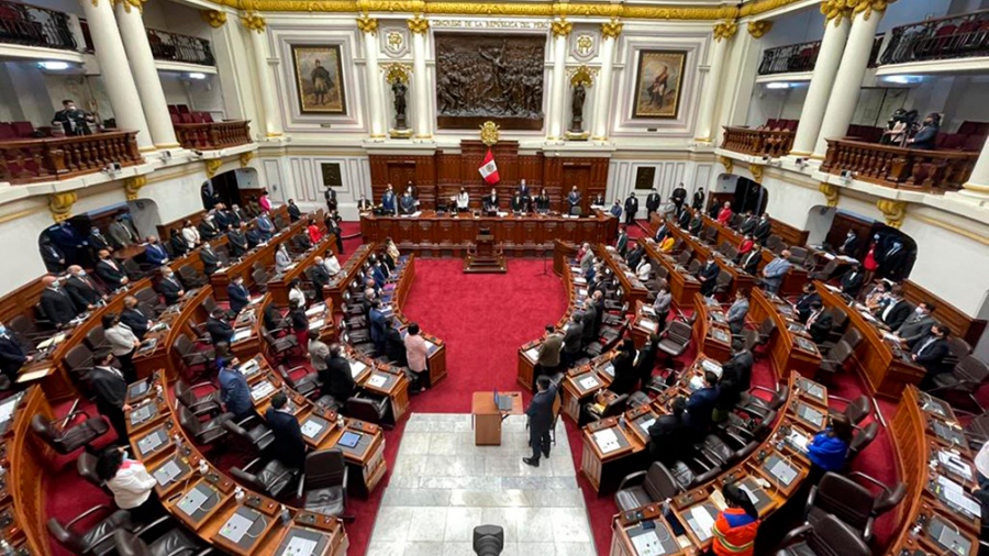 Respuesta y crisis: Congreso de Perú destituye a Castillo