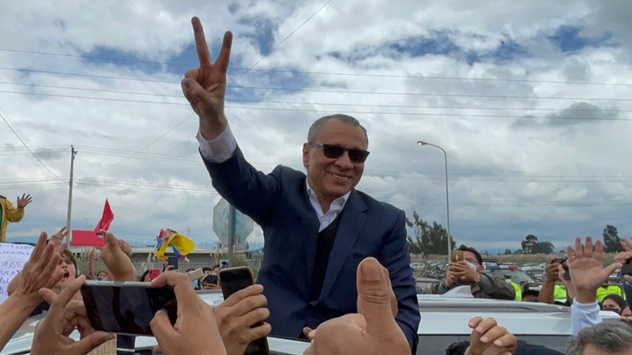 Restituyen derechos políticos a exvicepresidente de Ecuador