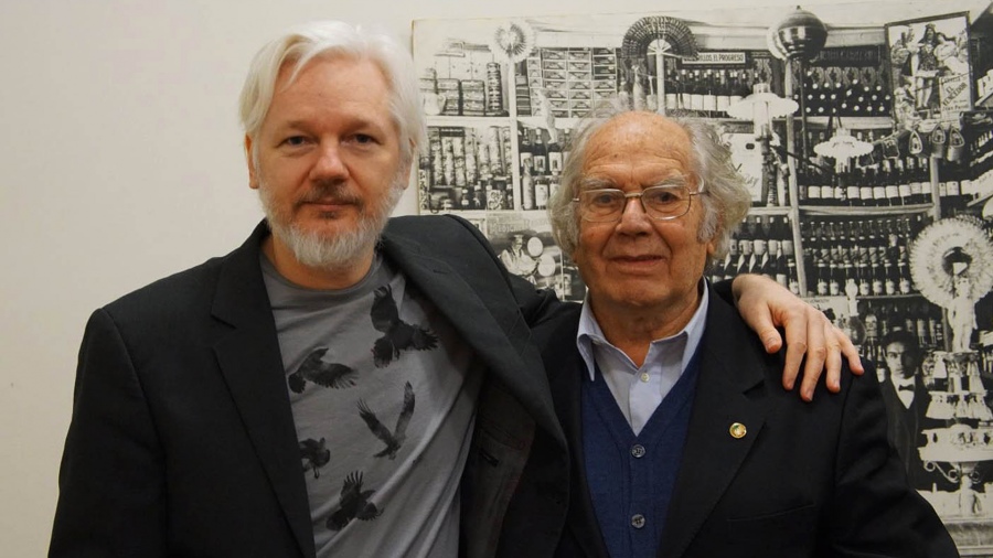 «La extradición de Assange es una condena a muerte»