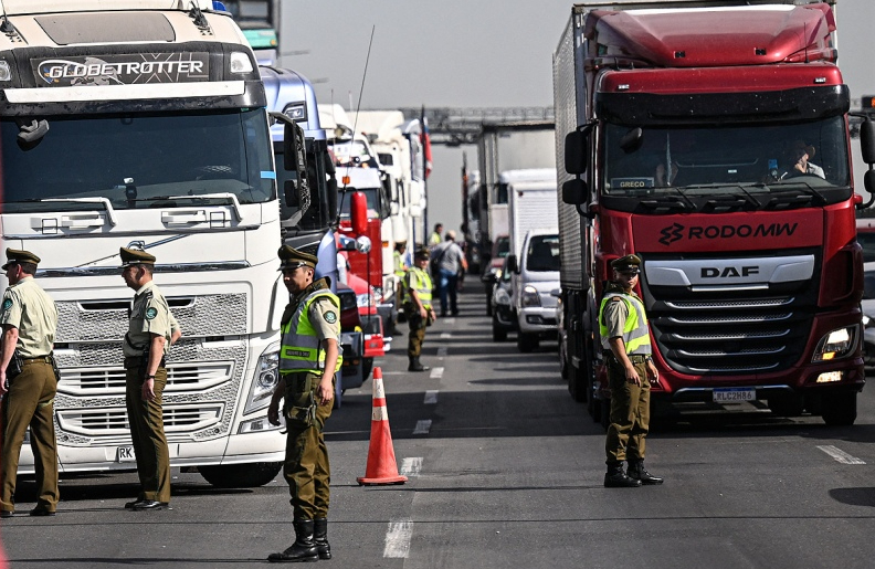 Chile: sin abastecimiento por huelga de camioneros