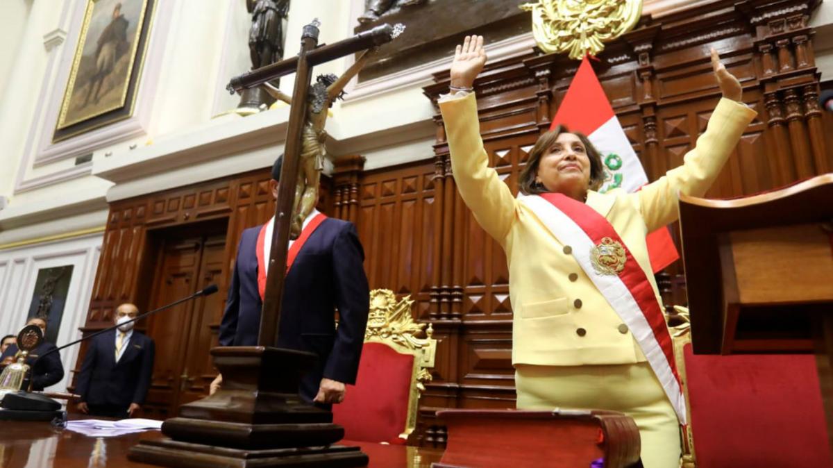 Dina Boluarte, presidenta en reemplazo de Castillo