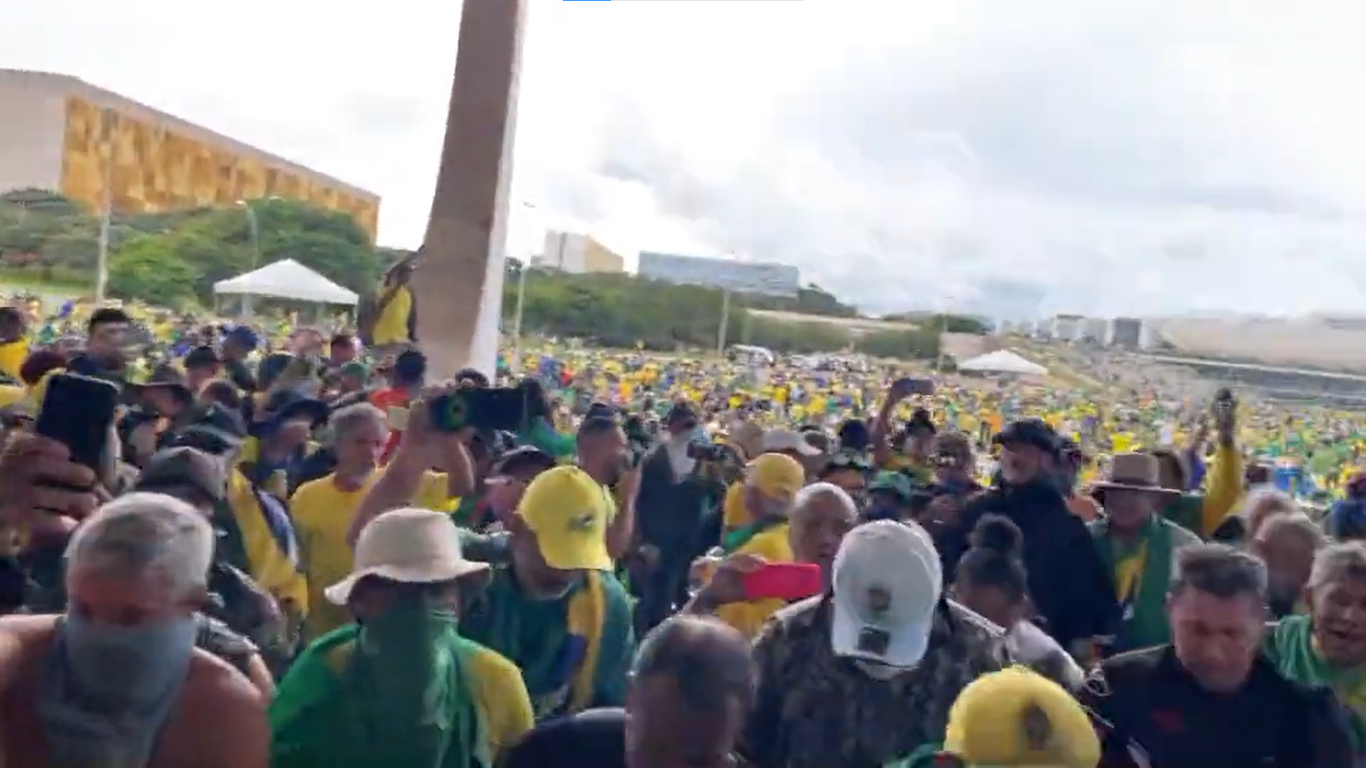 Bolsonaristas intentan golpe de Estado en Brasil
