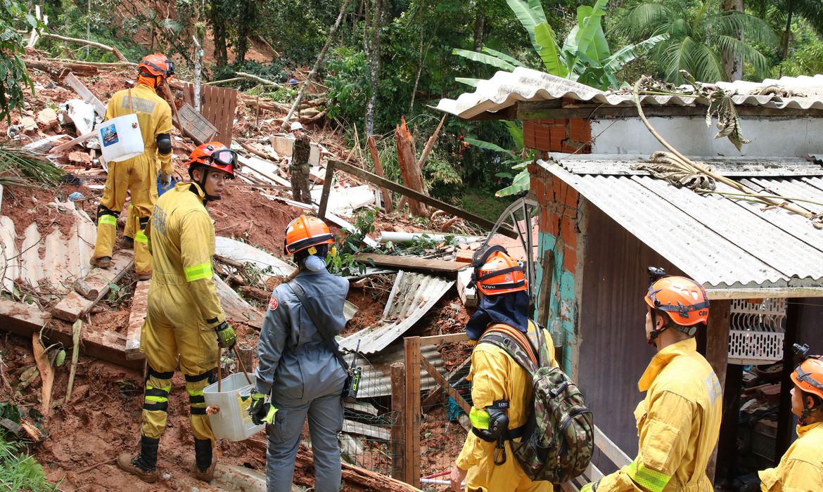 Brasil: 4 millones de personas viven en zonas de derrumbe