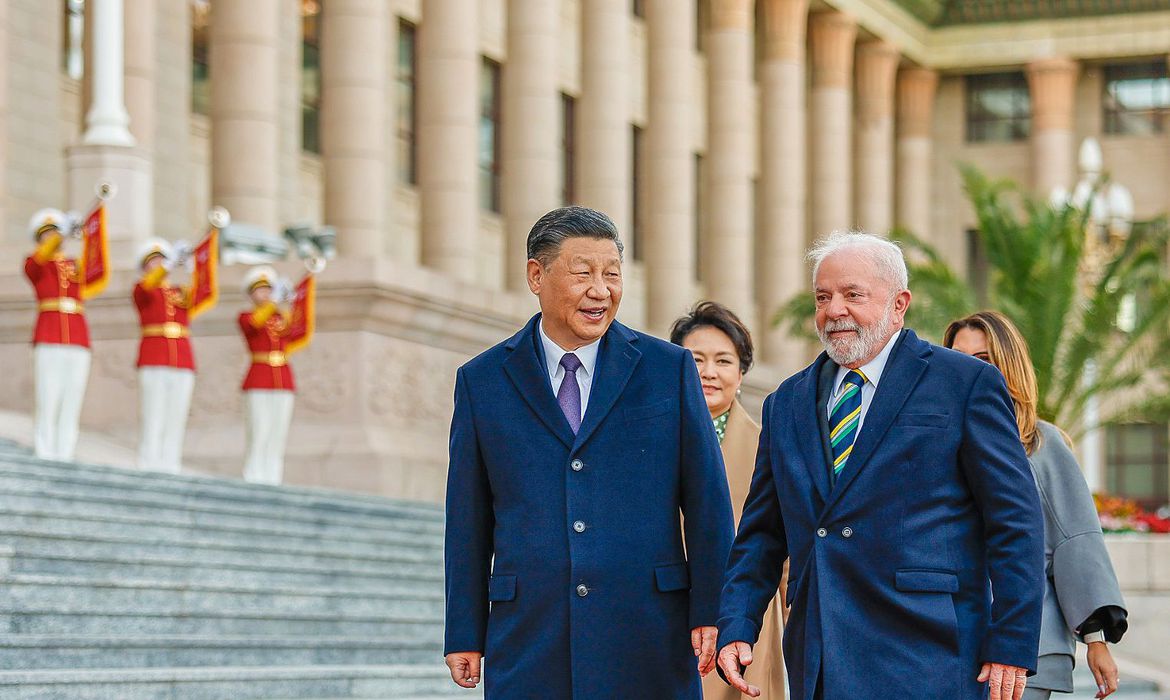 Lula y Xi firman 20 acuerdos, entre ellos moneda común