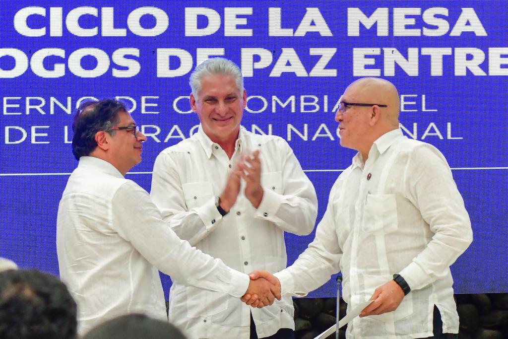 Gobierno colombiano y ELN pactan seis meses de paz