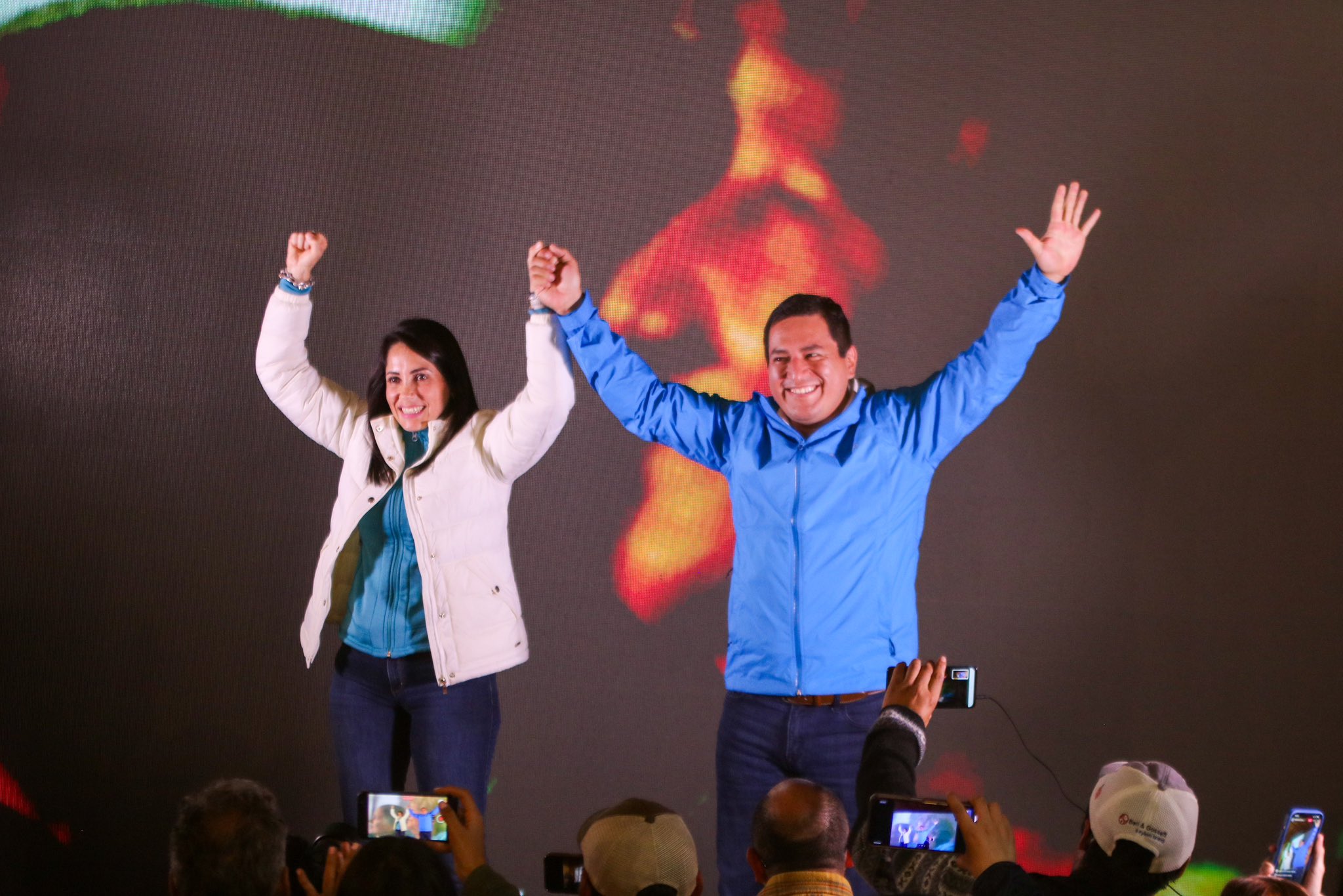 Correísmo y derecha van a segunda vuelta en Ecuador