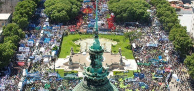 Argentina: multitud marcha contra el gobierno de Milei