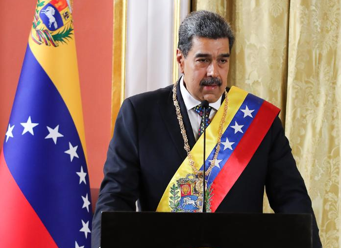 Maduro asumió en clima de paz y convocó al diálogo